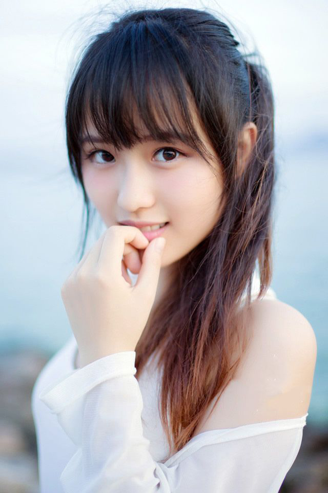 “岳父病了？要不我陪夫人去一趟？”刘璝有些讶然道。